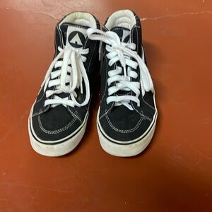Black/white air-walk kids size 6 1/2 high tops good shape leather/like material